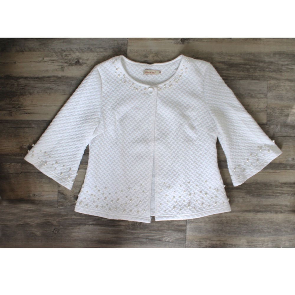 🆕‎ Delicate White Blazer Pearl